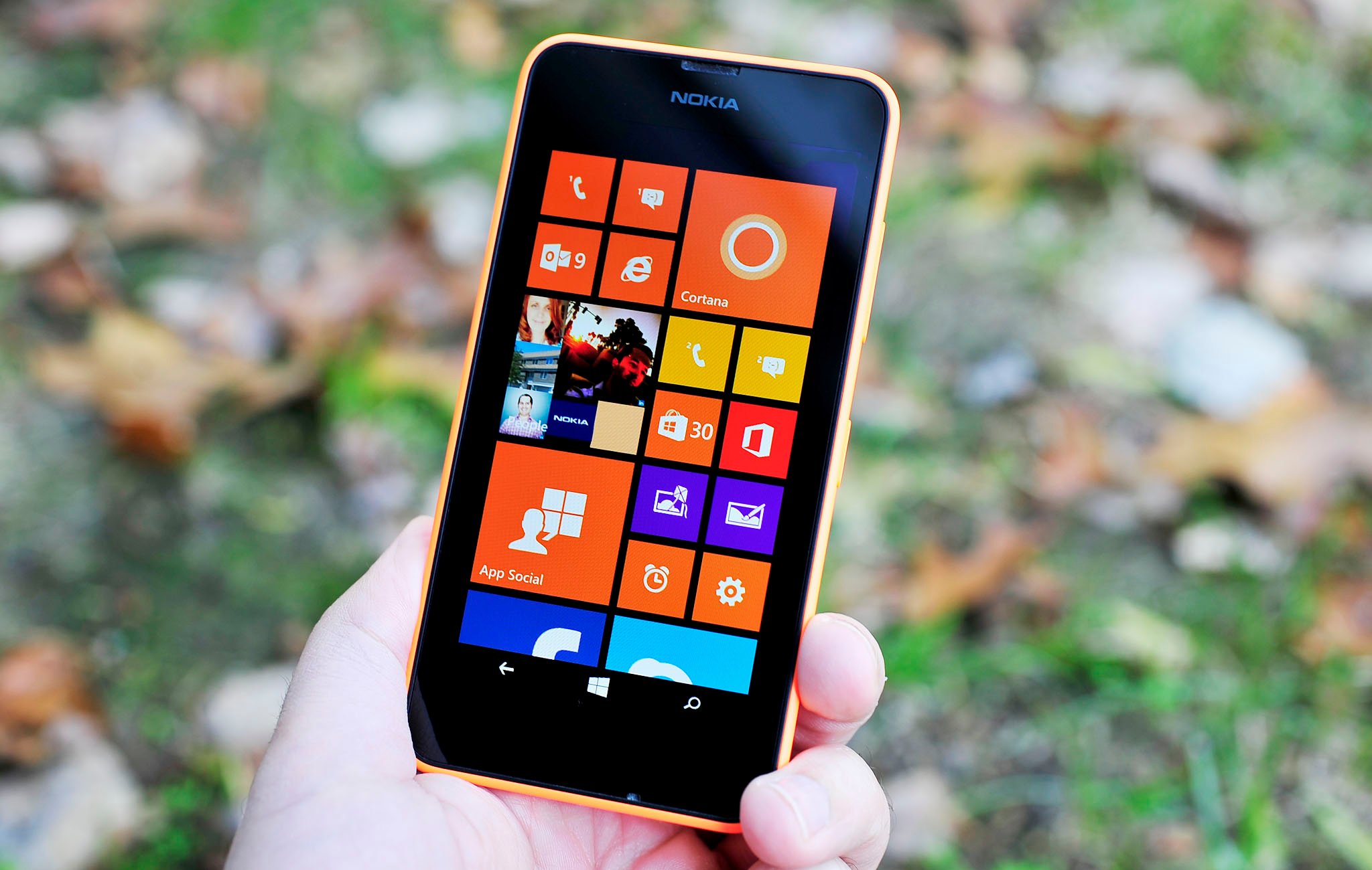 Lumia_630_Review_hand_lede_orange.jpg
