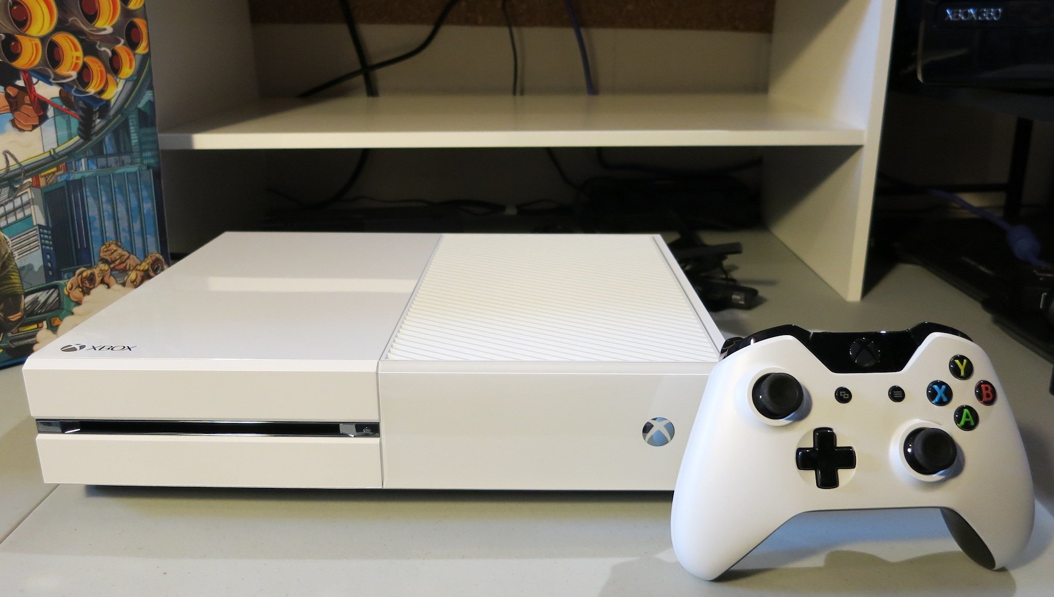 Xbox_One_Sunset_Overdrive_Special_Edition_white_console_front.jpg