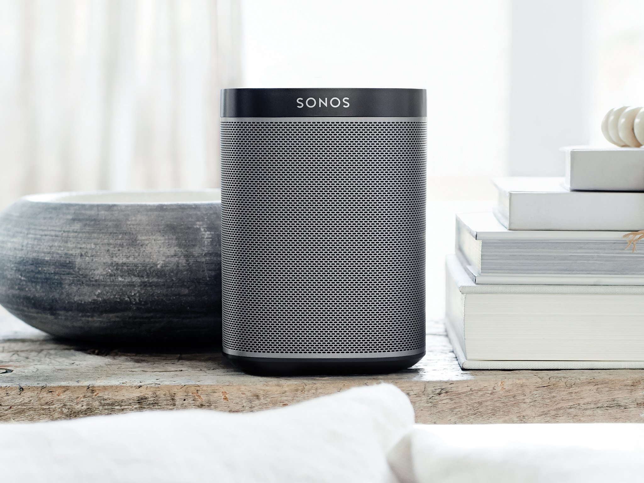 sonos-play1-black-lifestyle-press.jpg