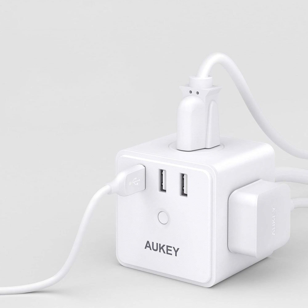 aukey-4-outlet-3-usb-port-power-strip.jpg