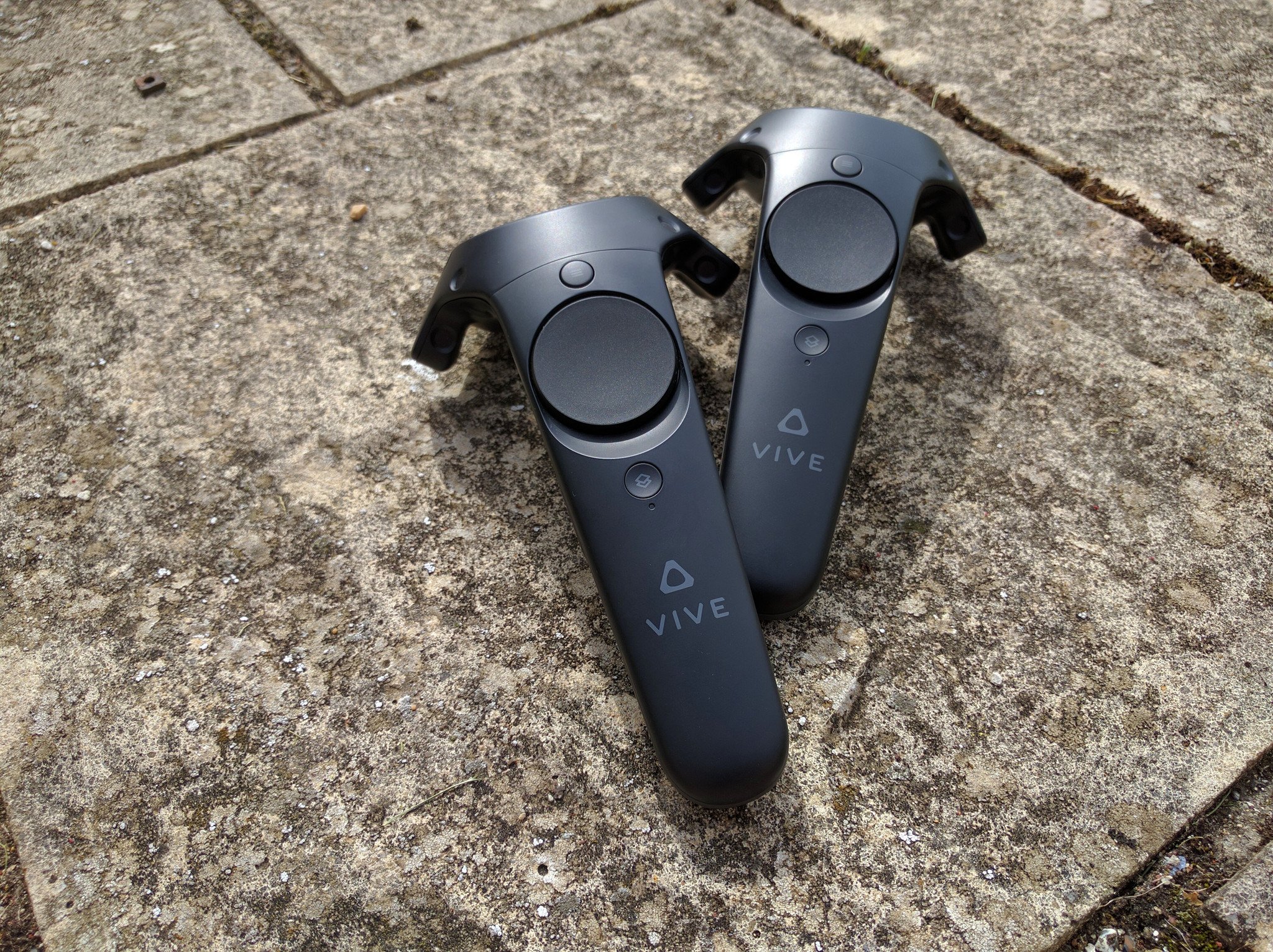 htc-vive-controller-steamvr-home.jpg