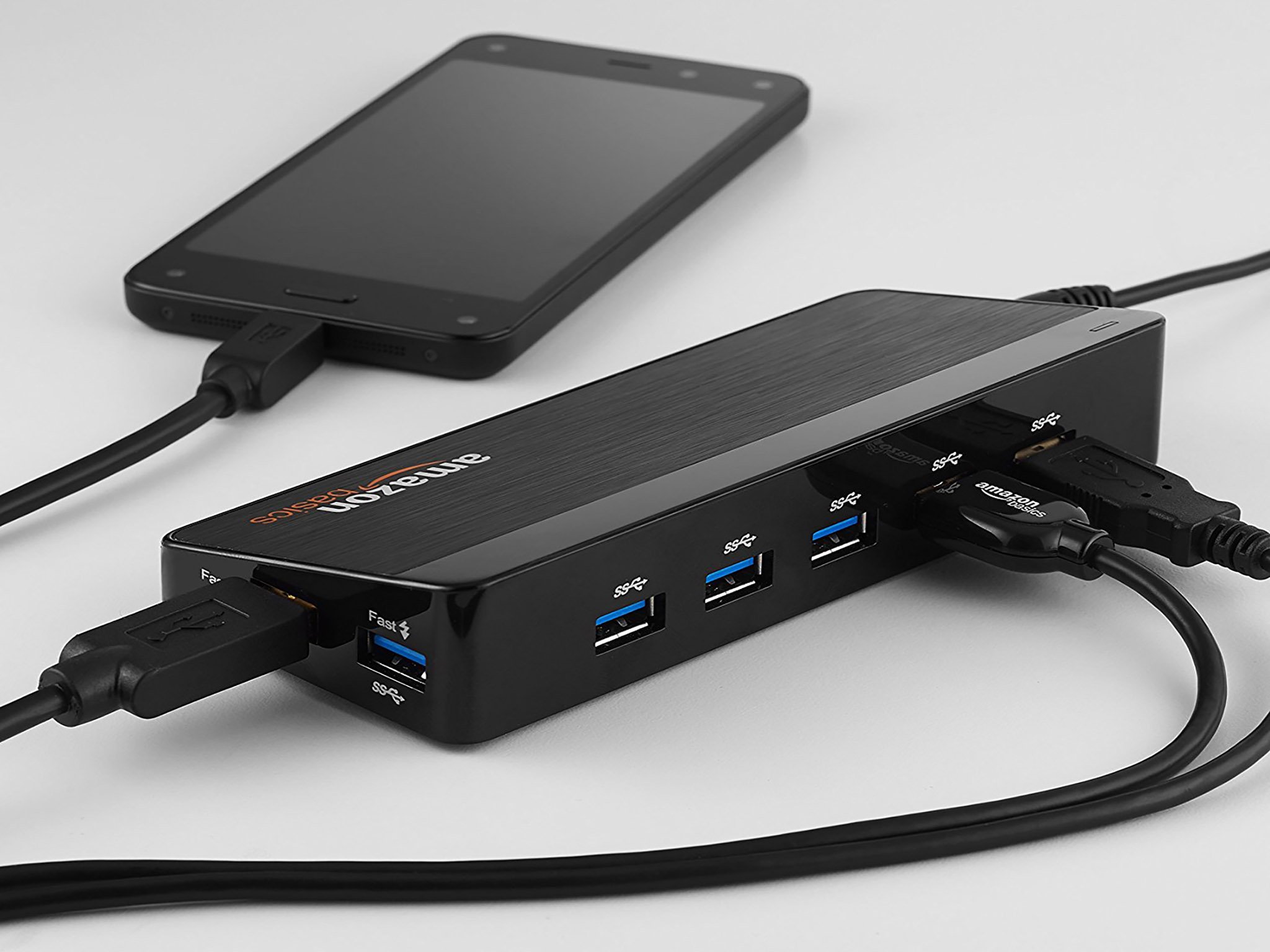 amazonbasics-usb3-hub-hero-01.jpg