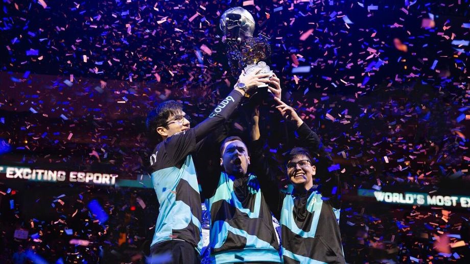 rocket-league-esports-cloud9-trophy-2018.jpg