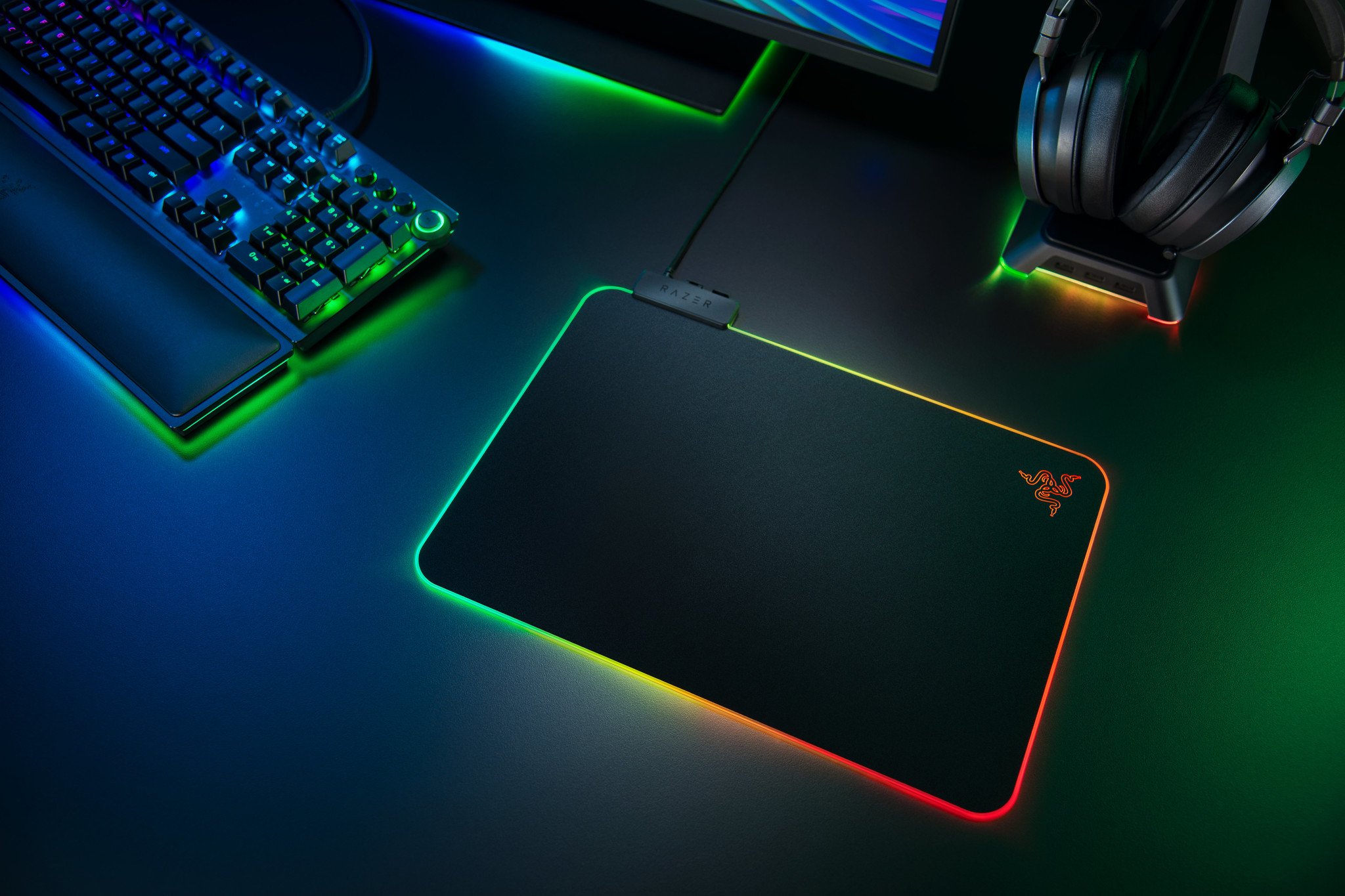 razer-firefly-v2-lifestyle.jpg