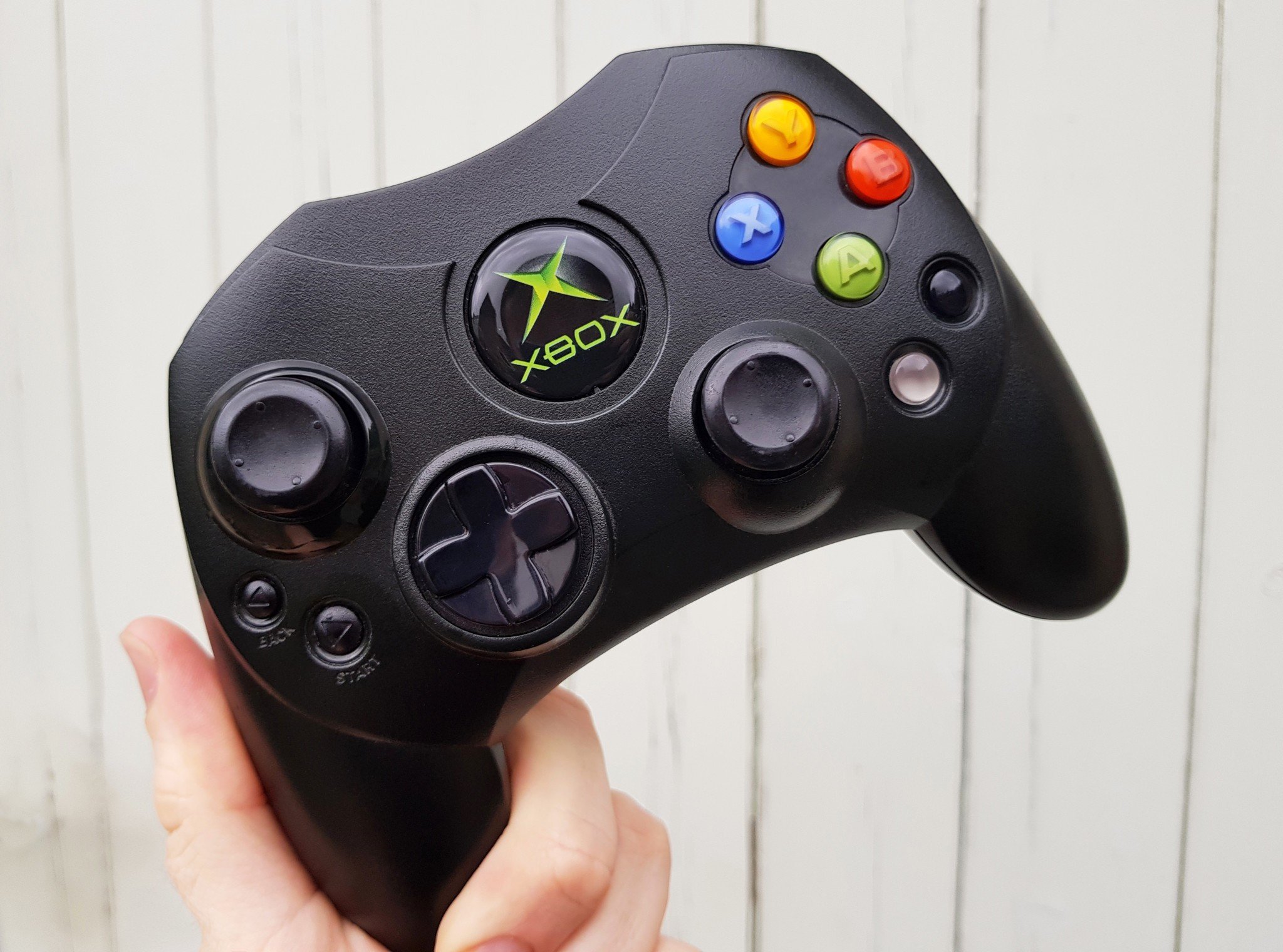 og-xbox-controller-hand.jpg