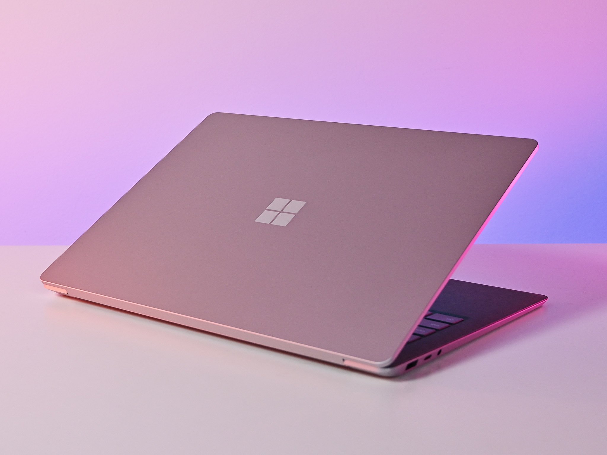 surface-laptop-3-13-review-back-logo.jpg