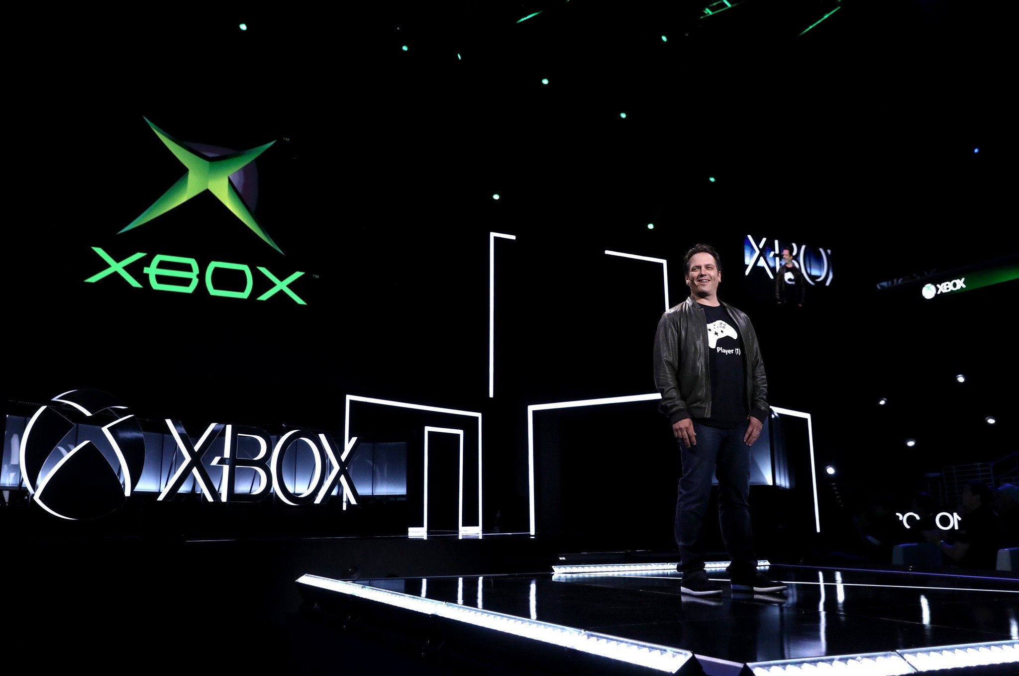 xbox-backwards-compat-phil-spencer.jpg