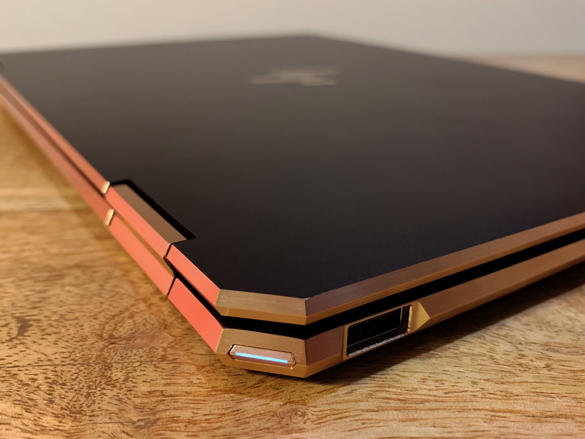 hp-spectre-x360-15-corner.jpg