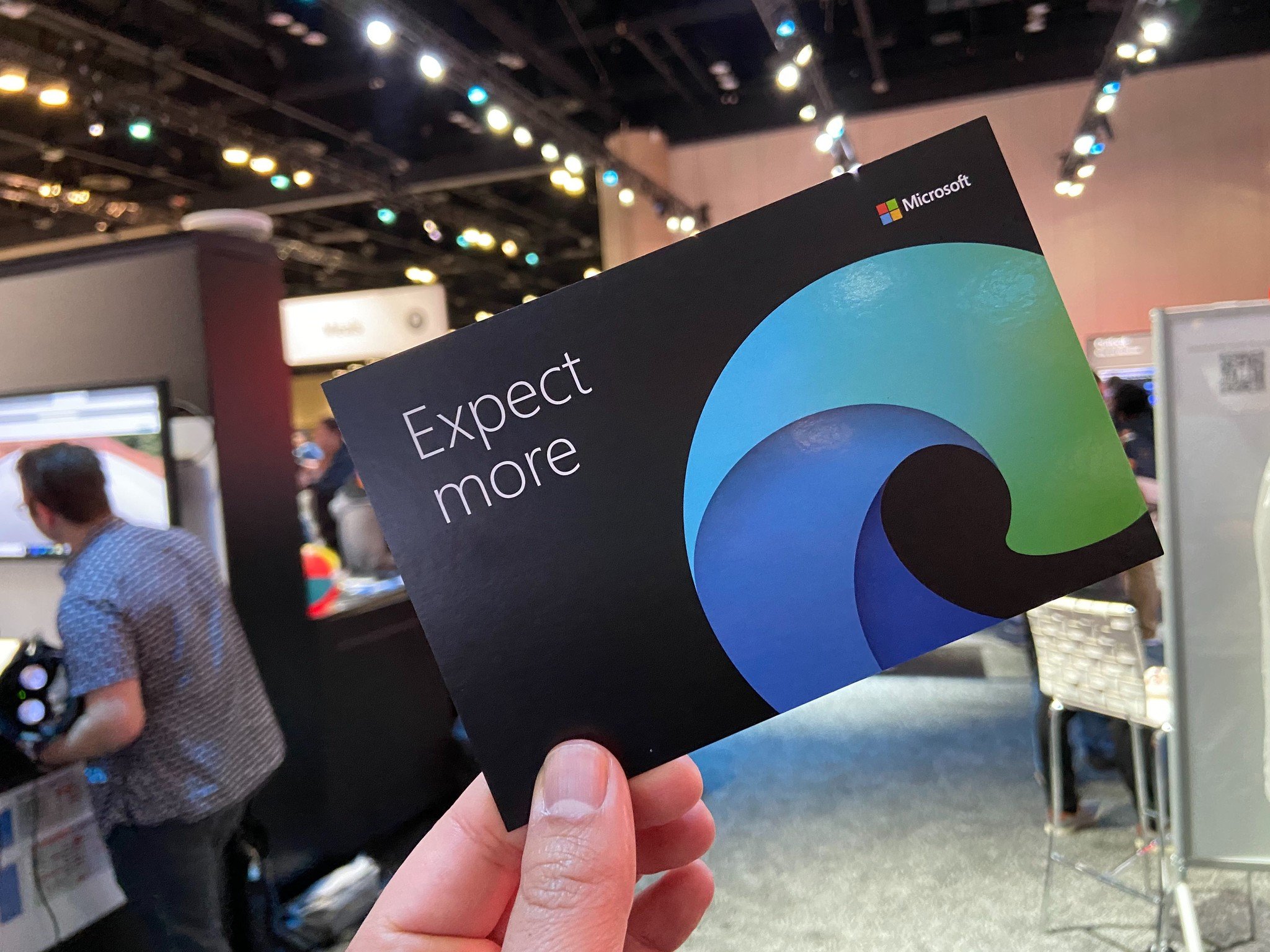 microsoft-edge-new-logo-card-ignite-2019.jpg