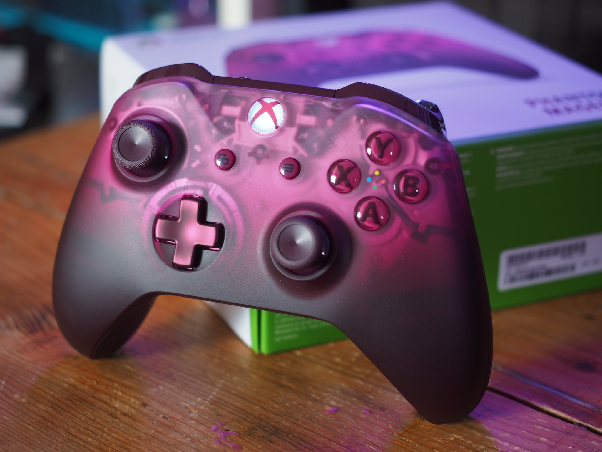 xbox-phantom-magenta-controller_10.jpg