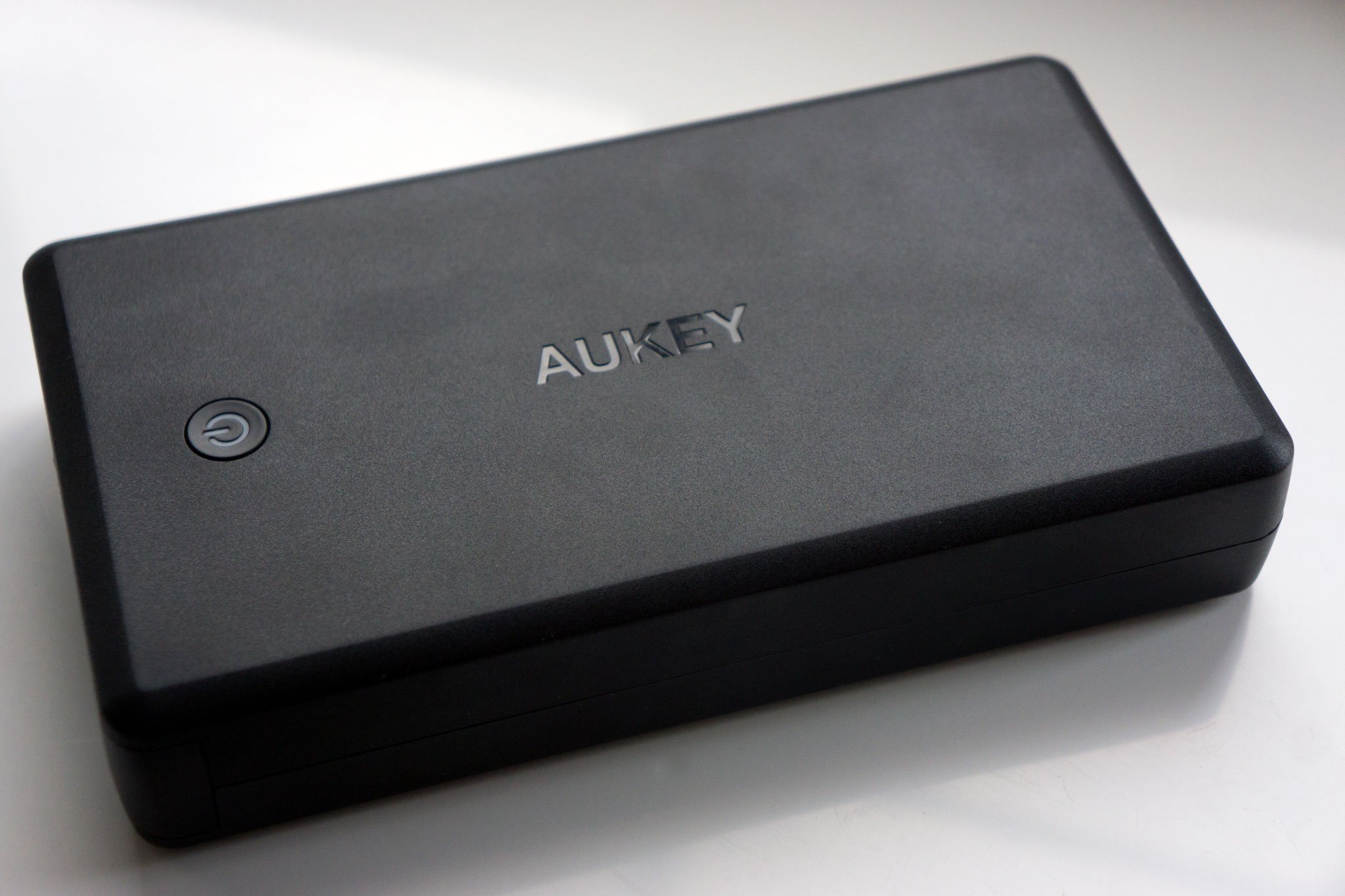 aukey-30k-battery-3.jpg