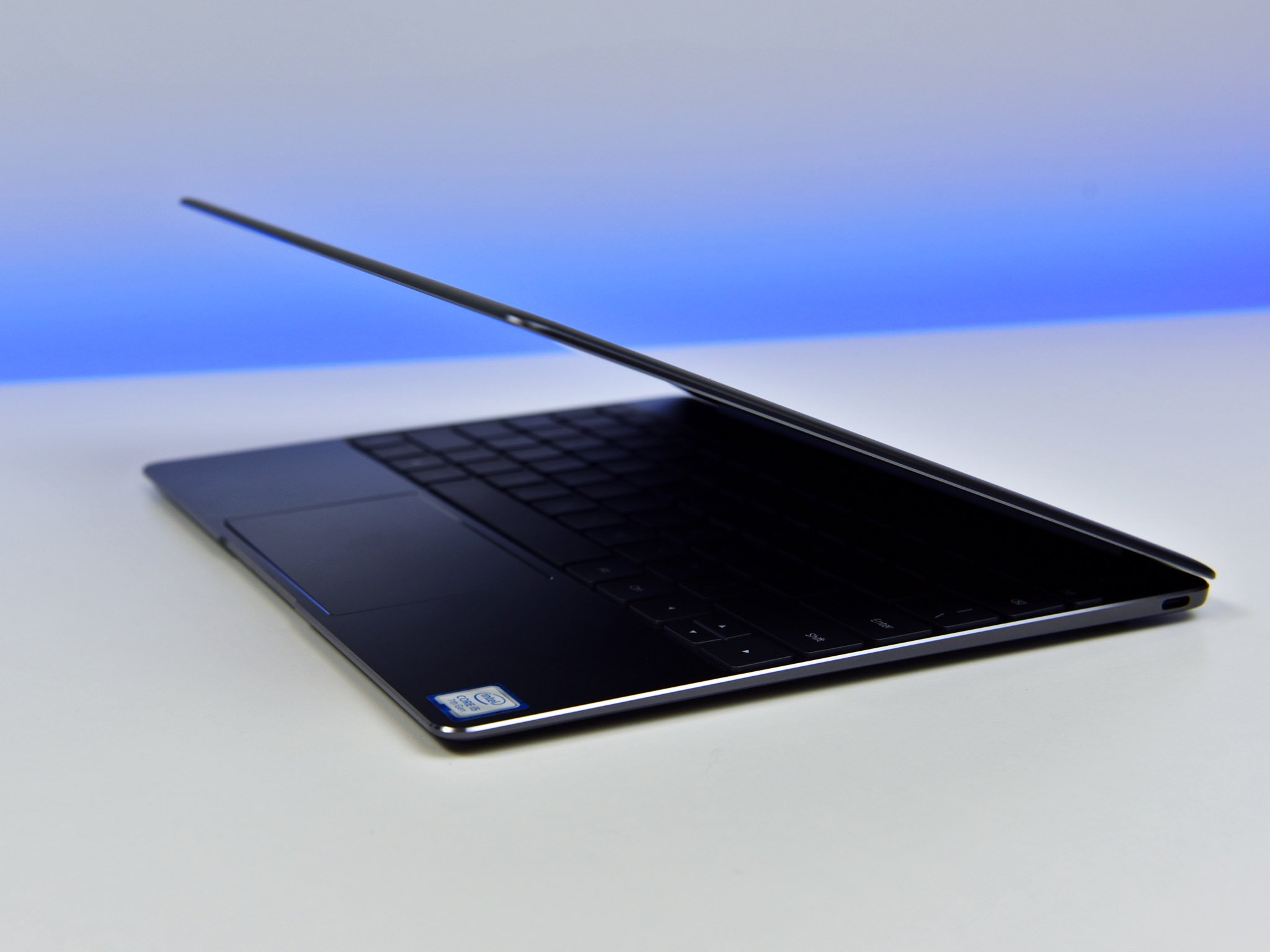 huawei-matebook-x-lid.jpg