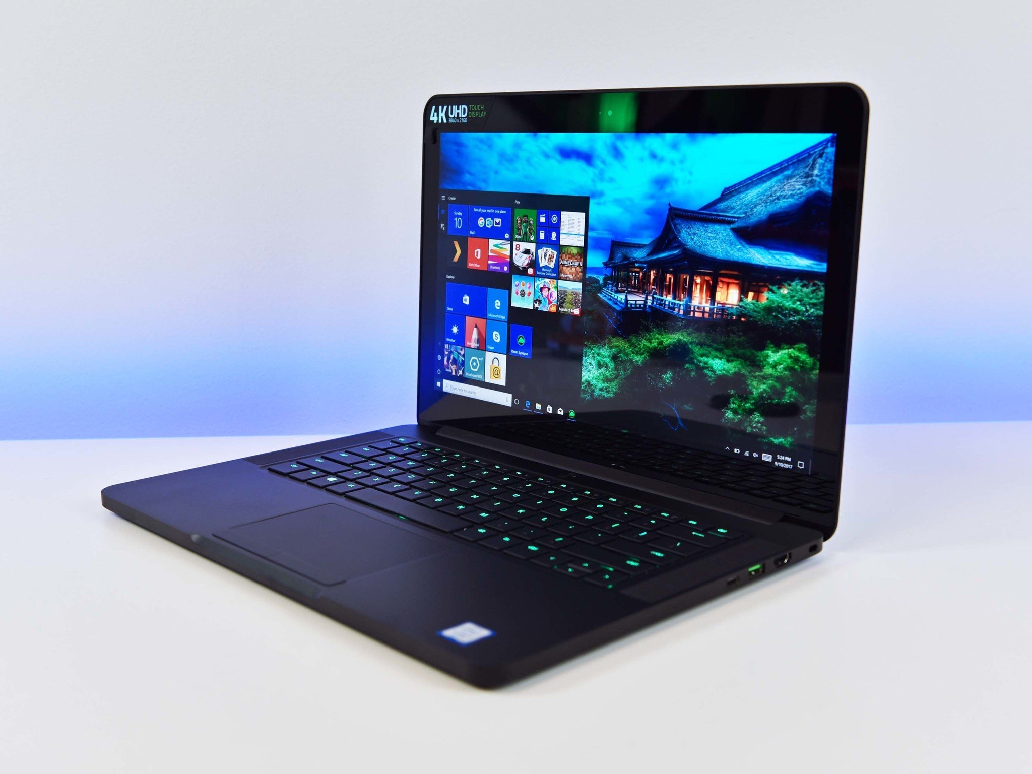 Razer-Blade-2017-4K-HERO1_0.jpg