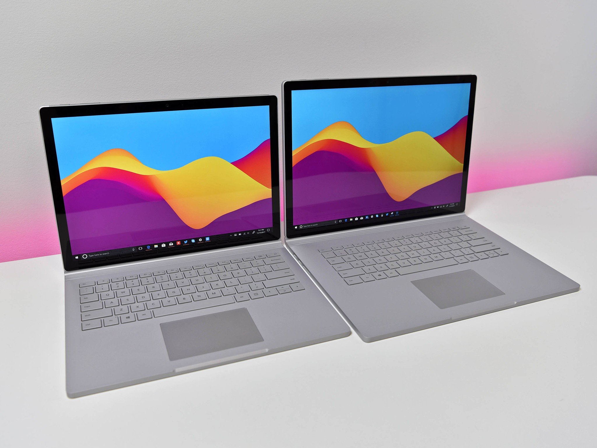 Surface-Book-2-15vs13-1_0.jpg