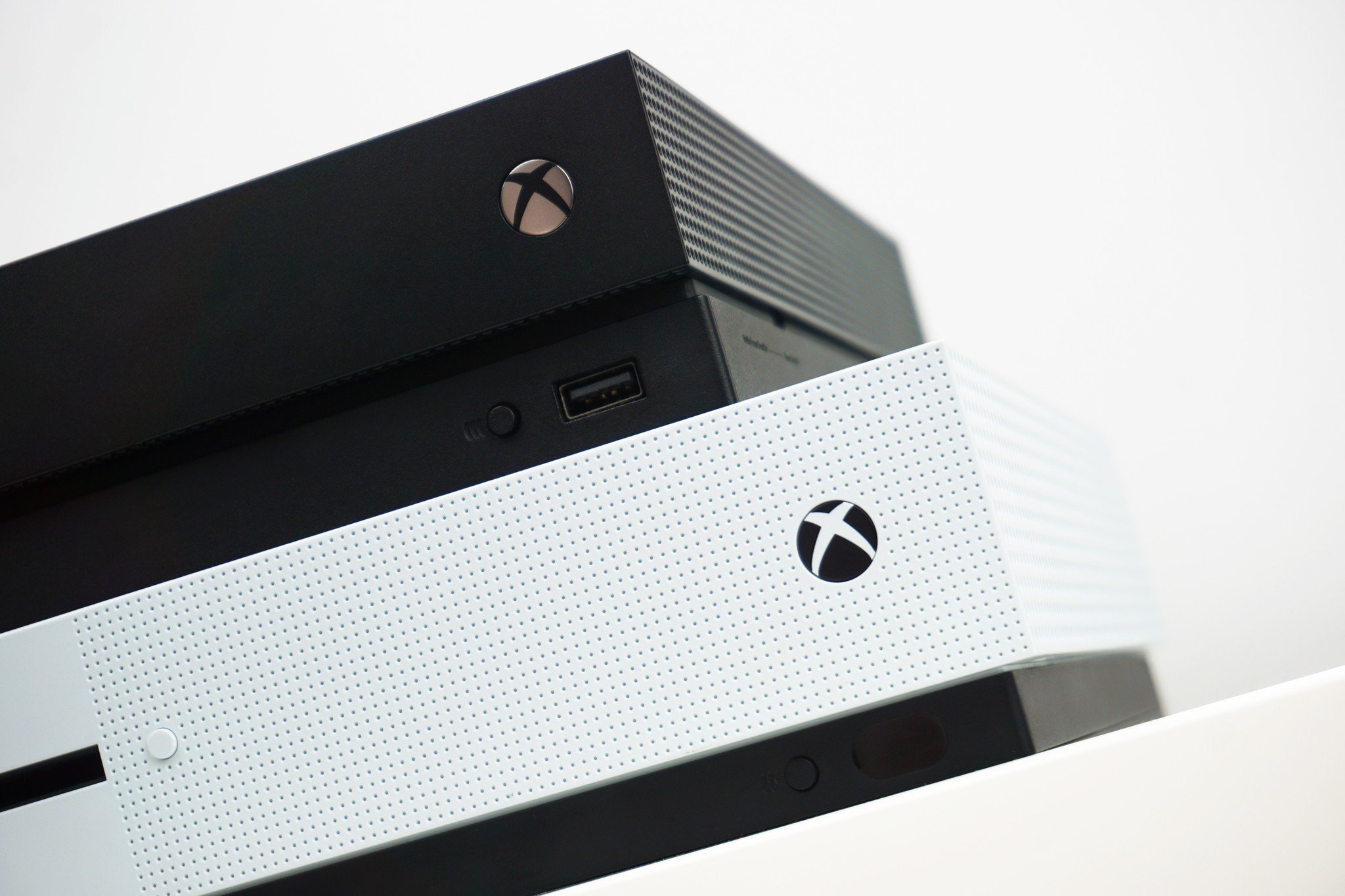 xbox-one-x-xbox-one-s-stack.jpg