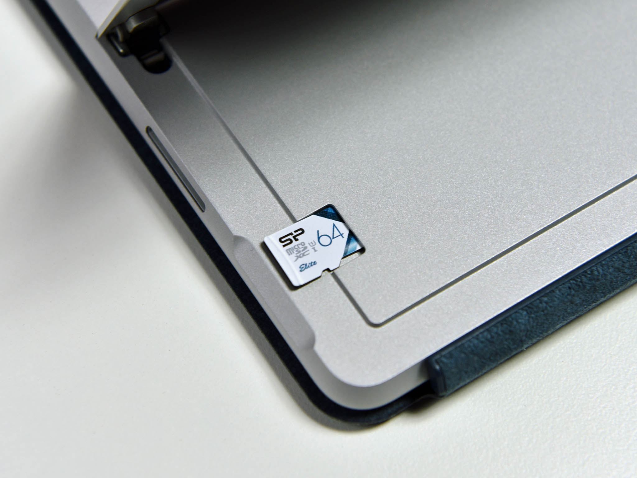 surface-go-microsd-slot-card.jpg