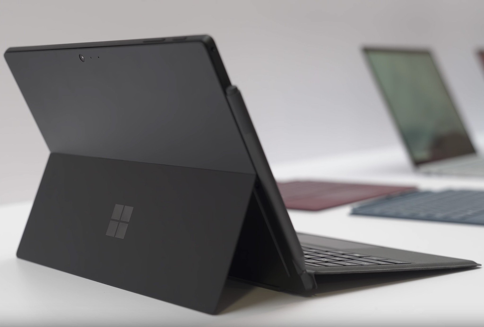 surface-pro-6-grab-black-01.jpg