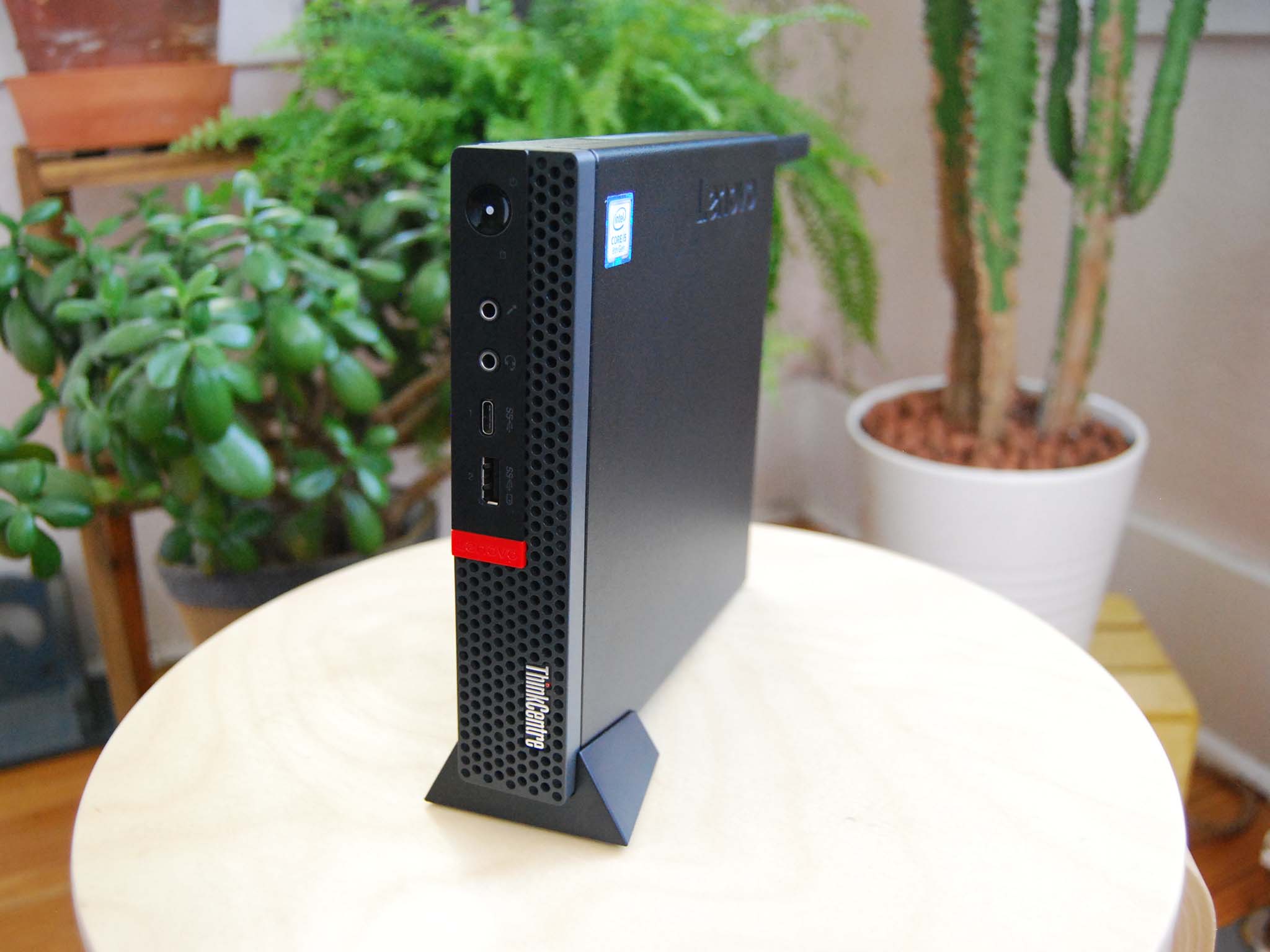 lenovo-thinkcentre-m720q-tiny-upright-01.jpg