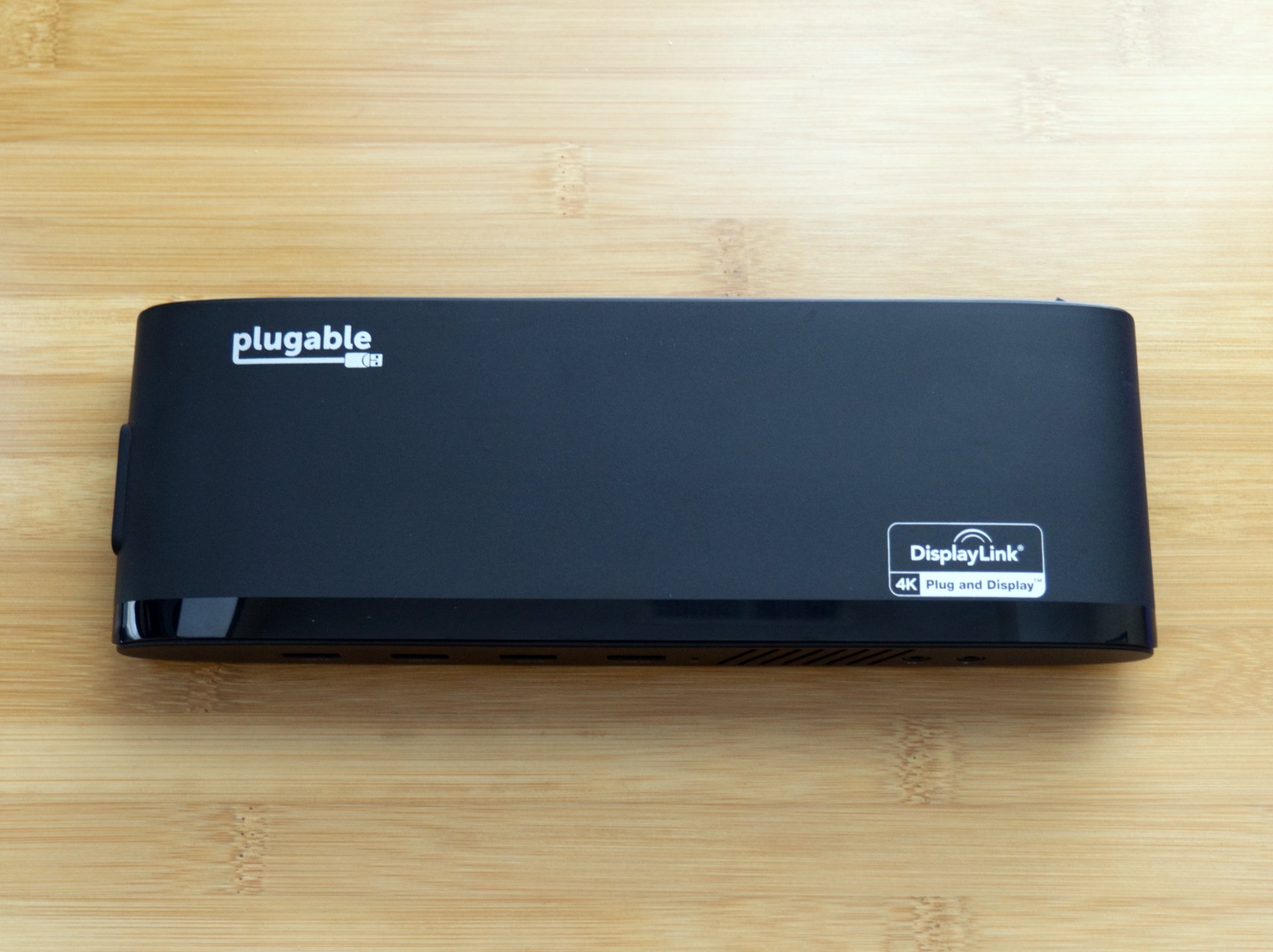 plugable-4k-dual-display-dock-top-close.jpg