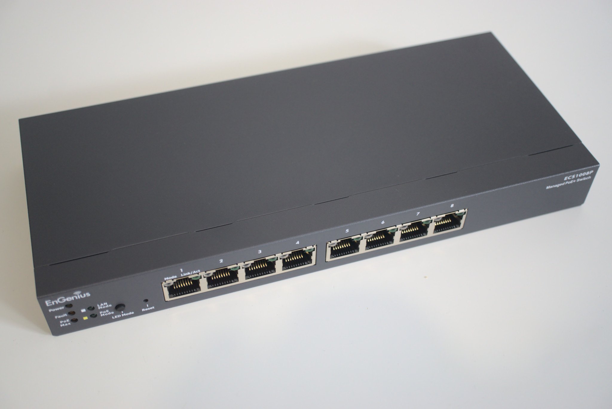 engenius-ecs1008p-switch-hero.jpg