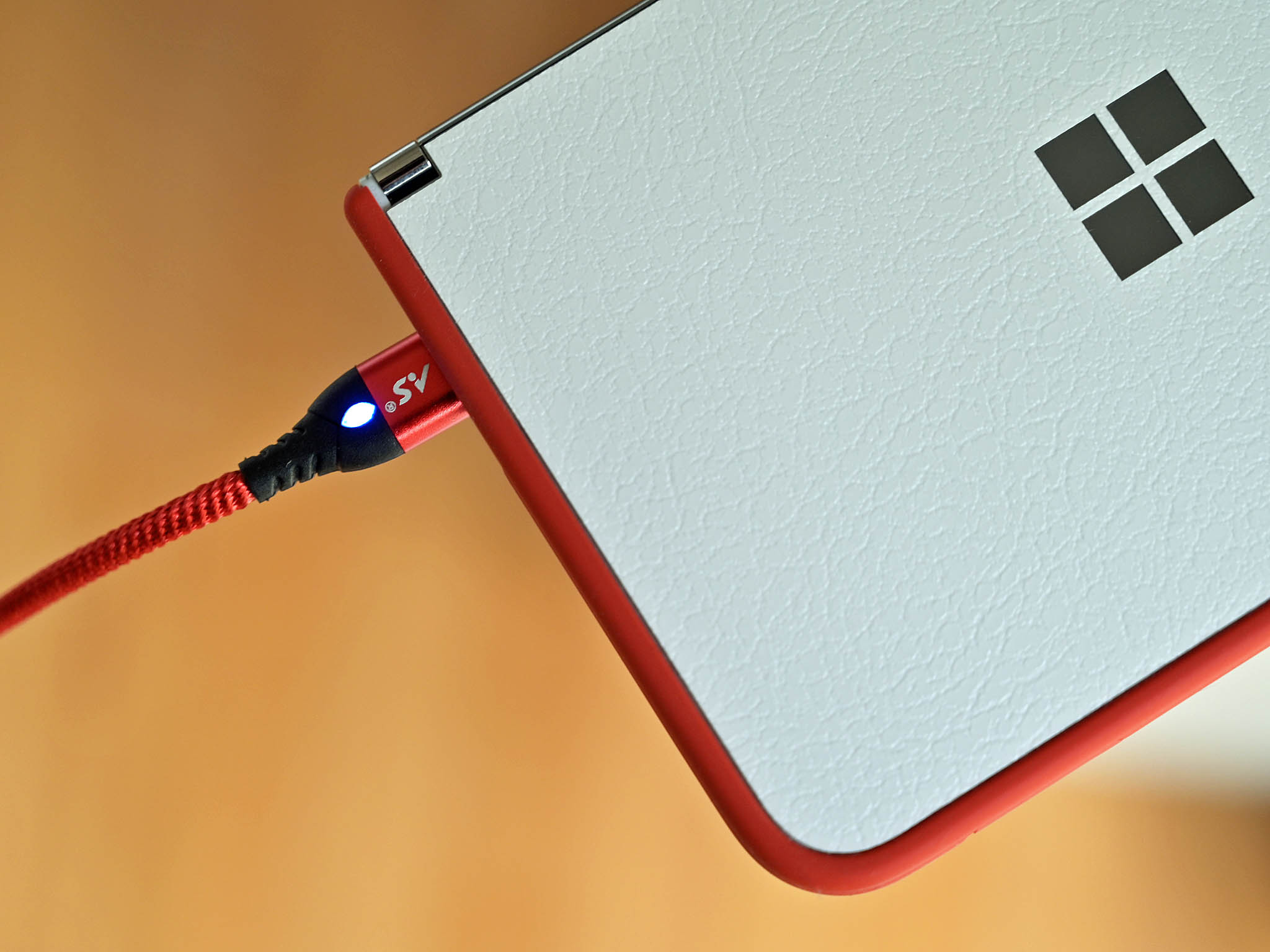 surfaceduo-magnetic-charger-1.jpg