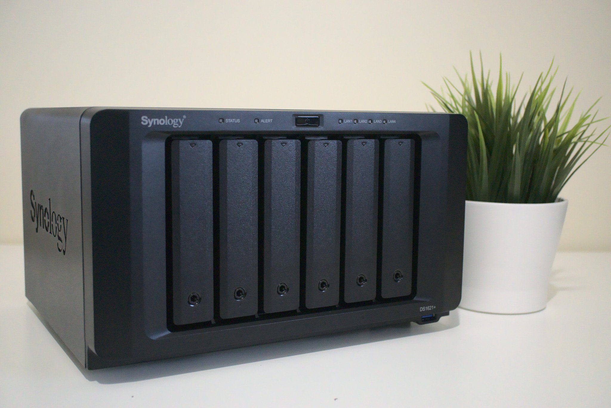 synology-diskstation-ds1621-plus-hero.jpg