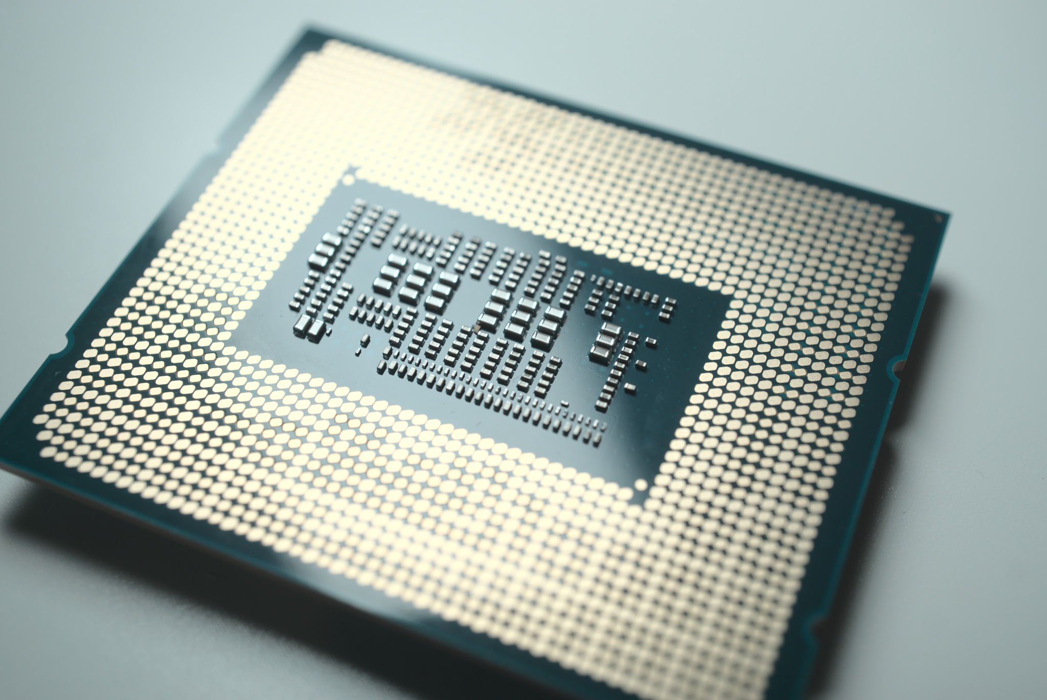 intel-core-i9-12900k-transistors-close.jpg