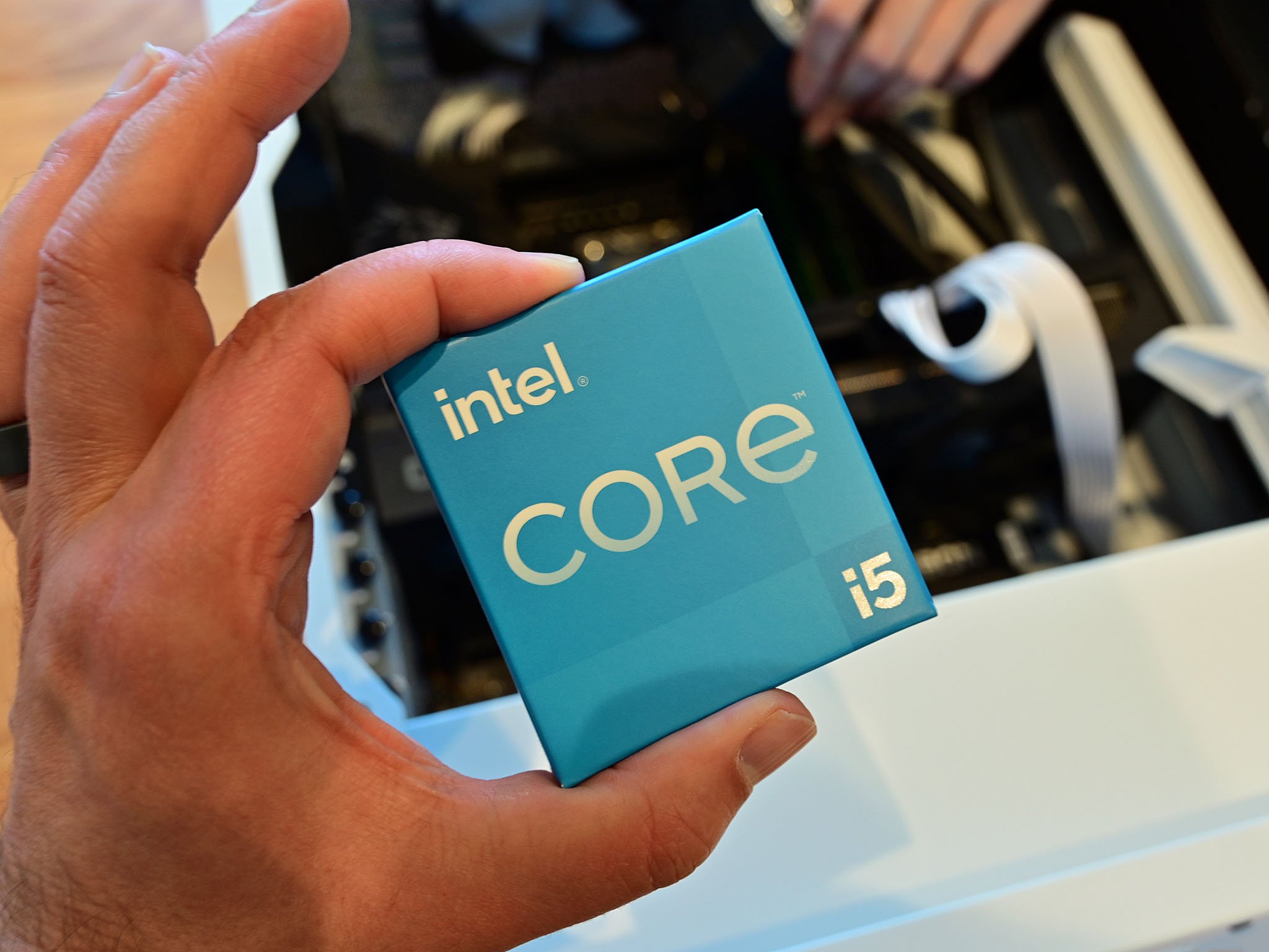 intel-12th-gen-corei5-chip-3.jpg