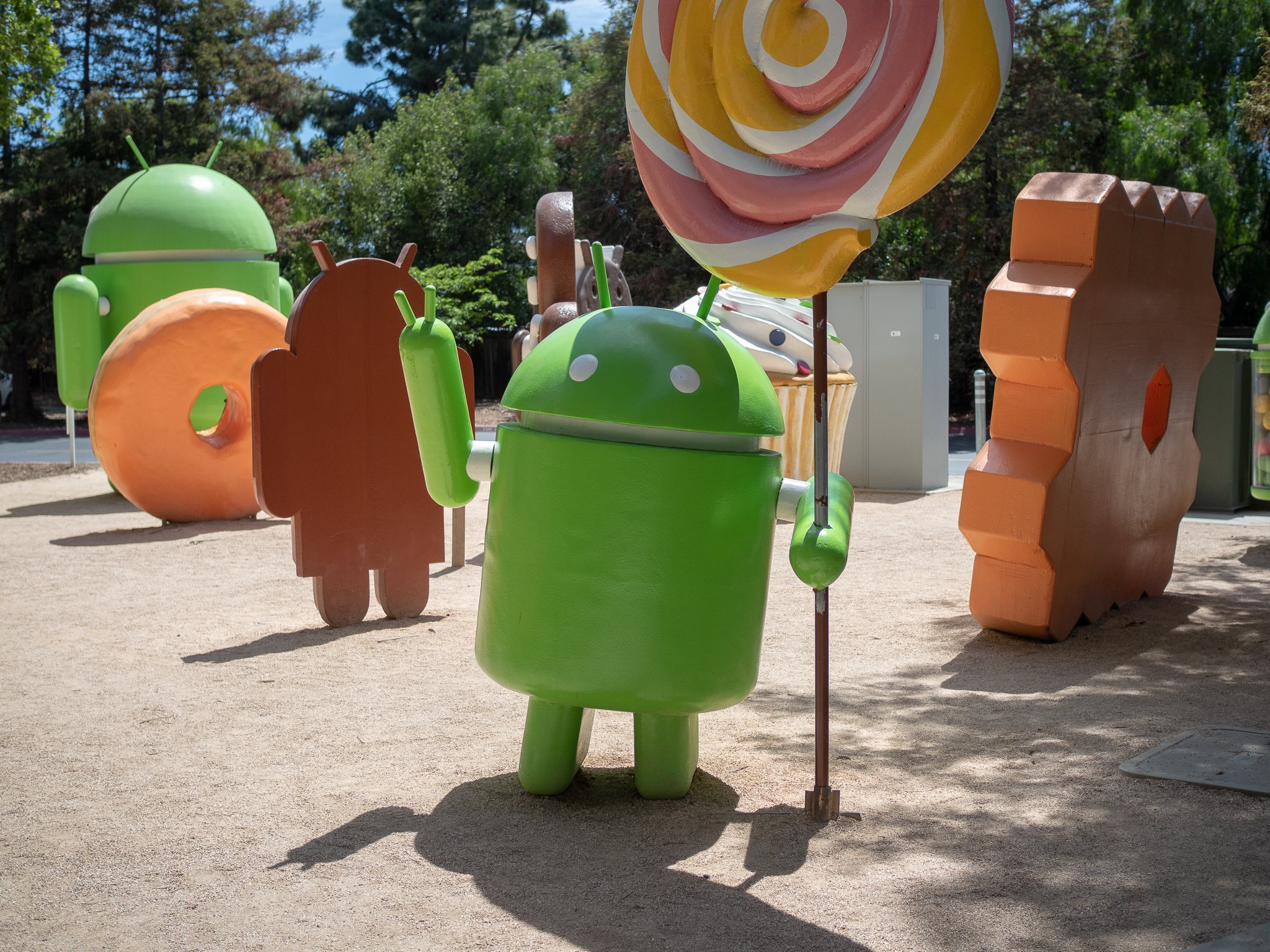 google-campus-android-statues-may-2018-4-1mxvk.jpg