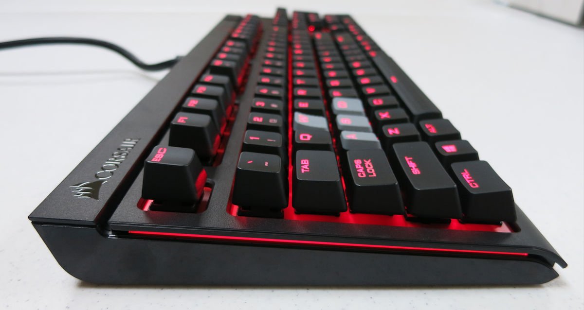 Corsair-STRAFE-Mechanical-Keyboard-photo-side.jpg