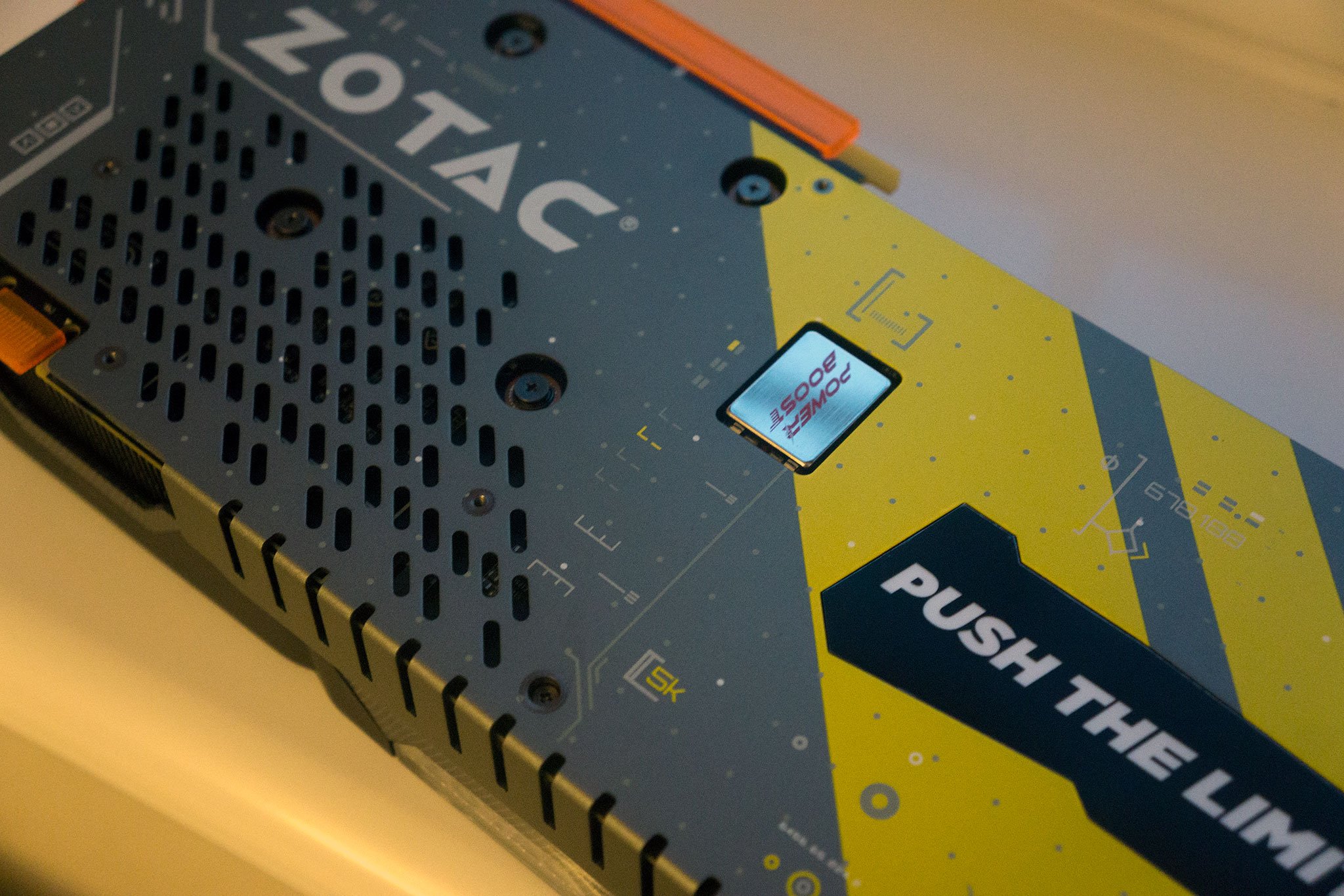 zotac-gt%20x-1070-3.jpg