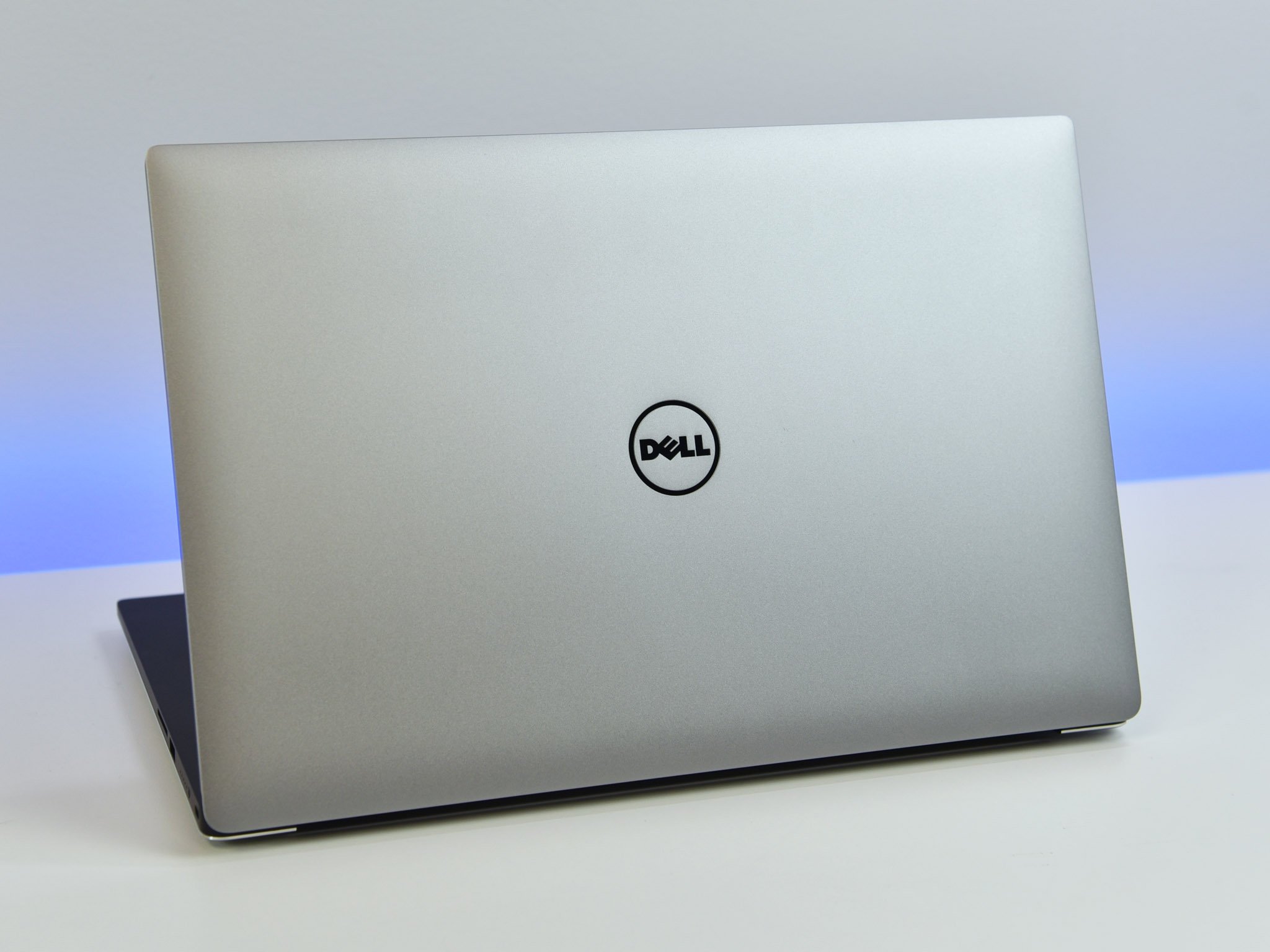 dell-xps-15-9560-cover.jpg