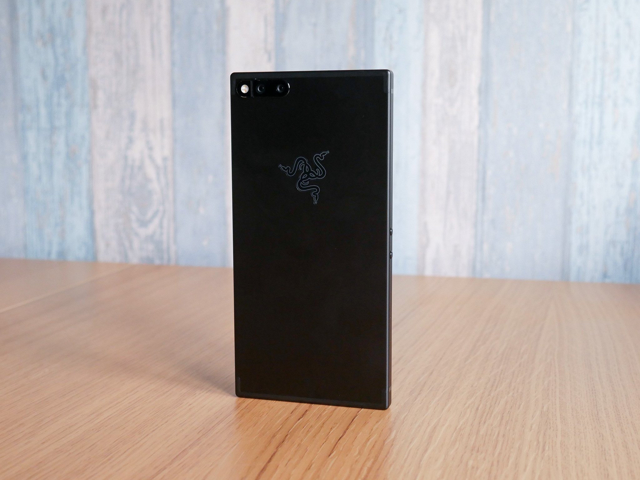 razer-phone-back.jpg