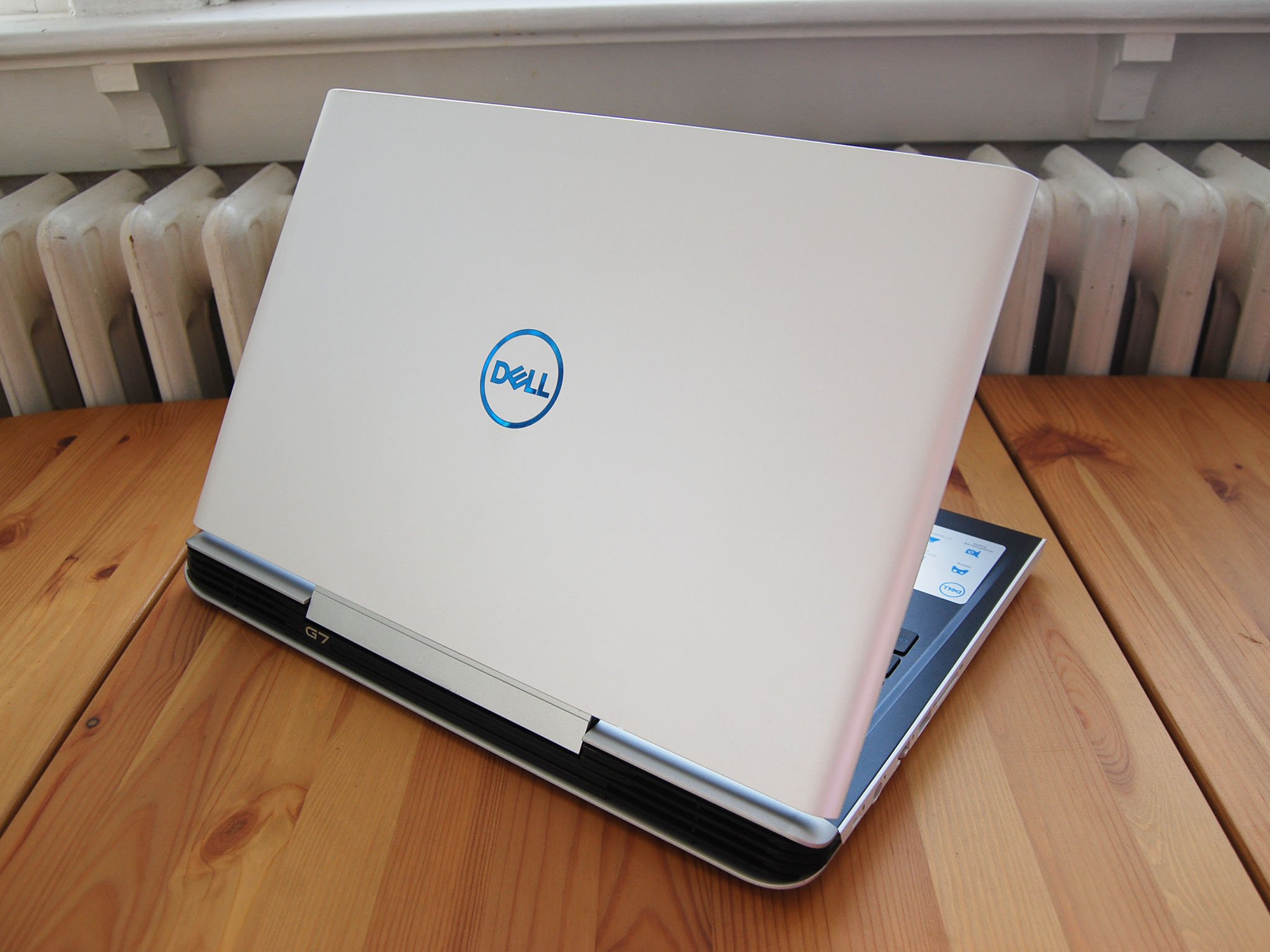 dell-g7-15-7588-lid-01.jpg