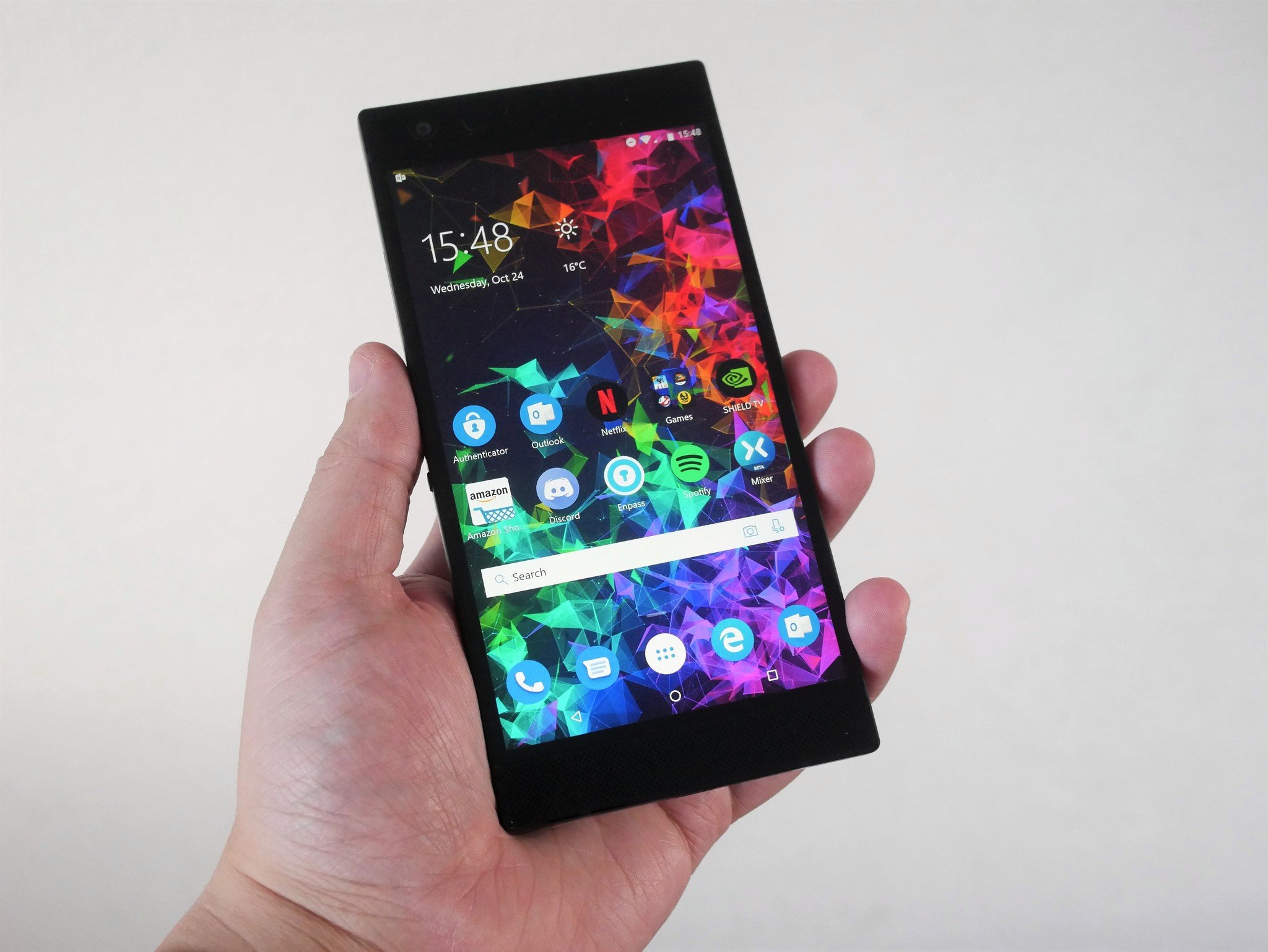 razer-phone-2-hand-1.jpg