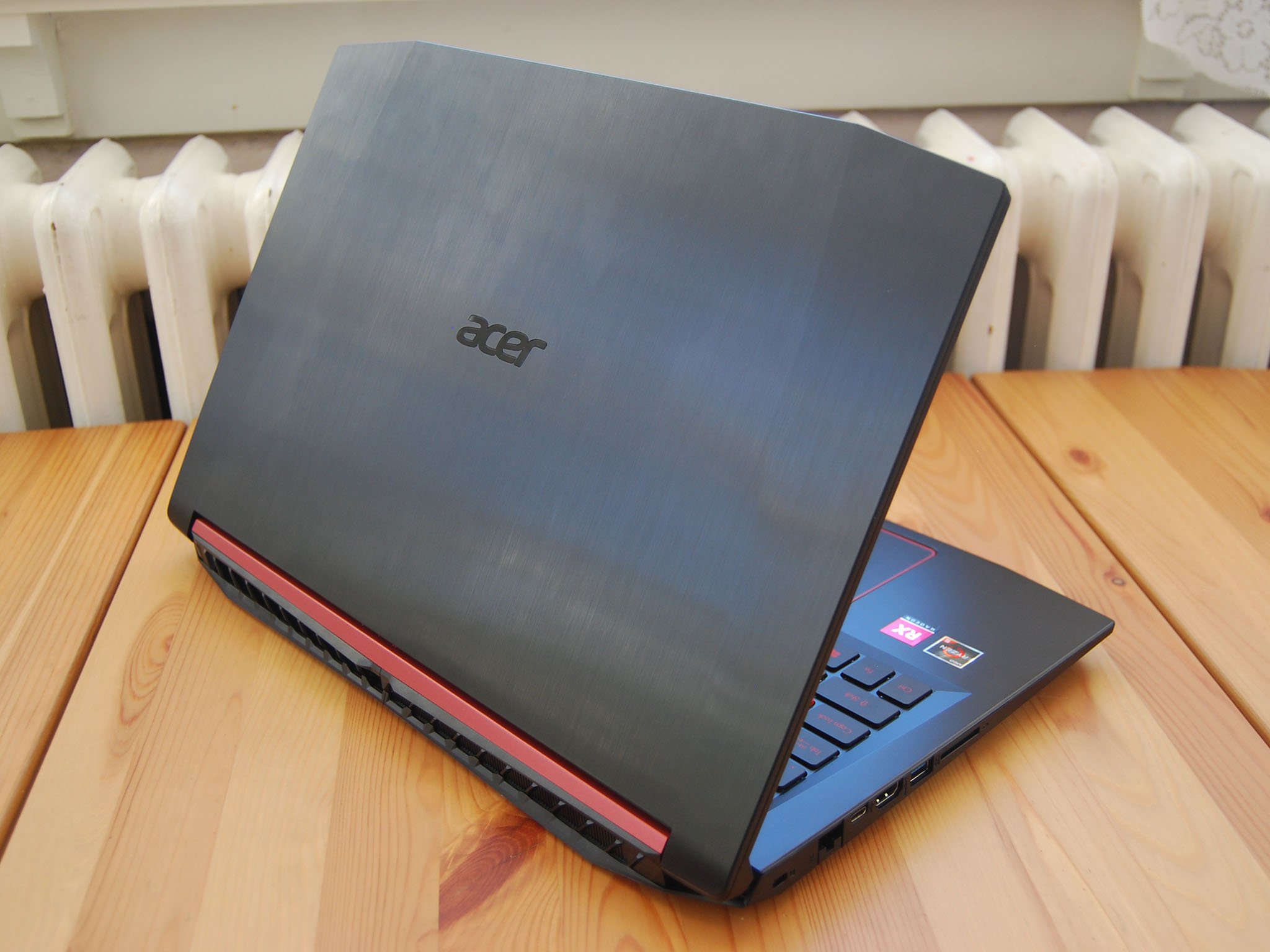 acer-nitro-5-angle-01.jpg