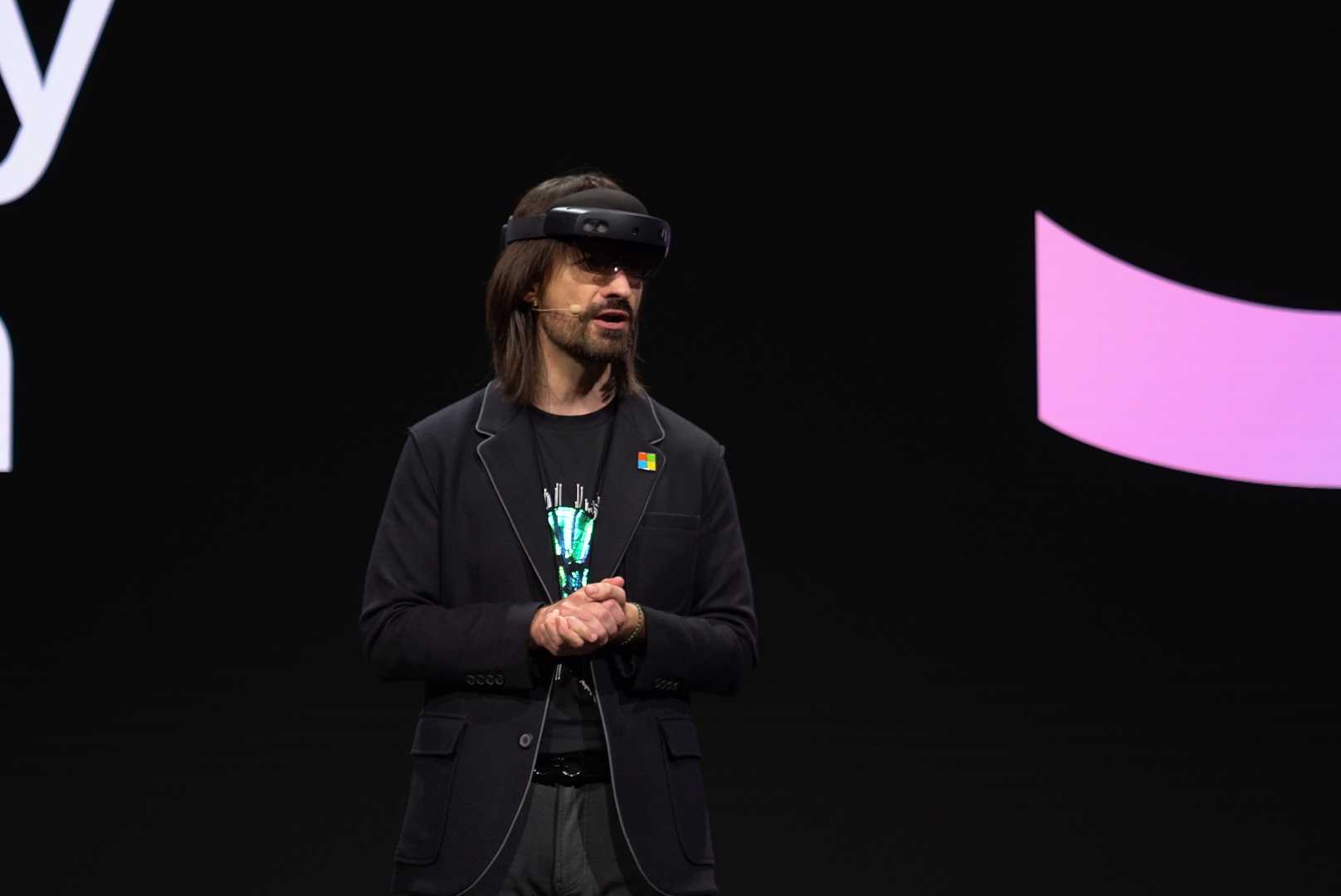 hololens-2-kipman-stage.jpg