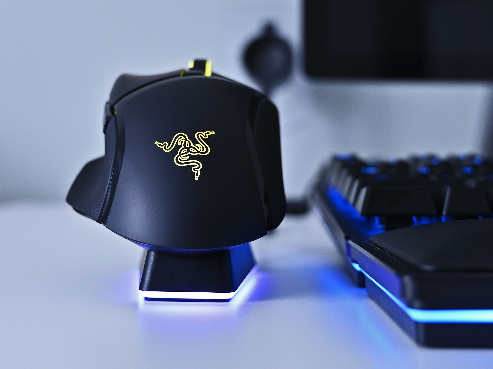 razer-basilisk-ultimate-stand2.jpg