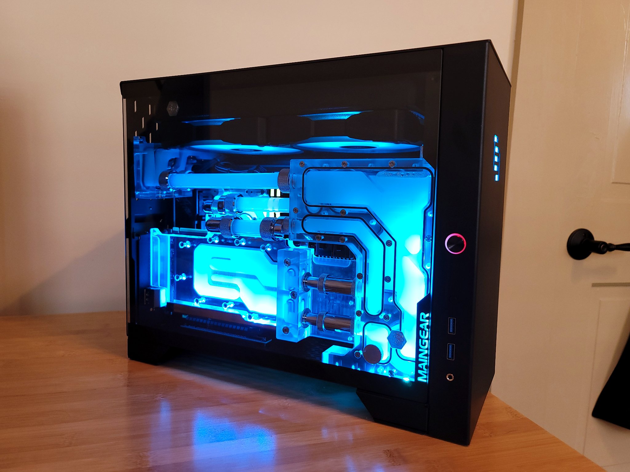 maingear-turbo-hero-2.jpg